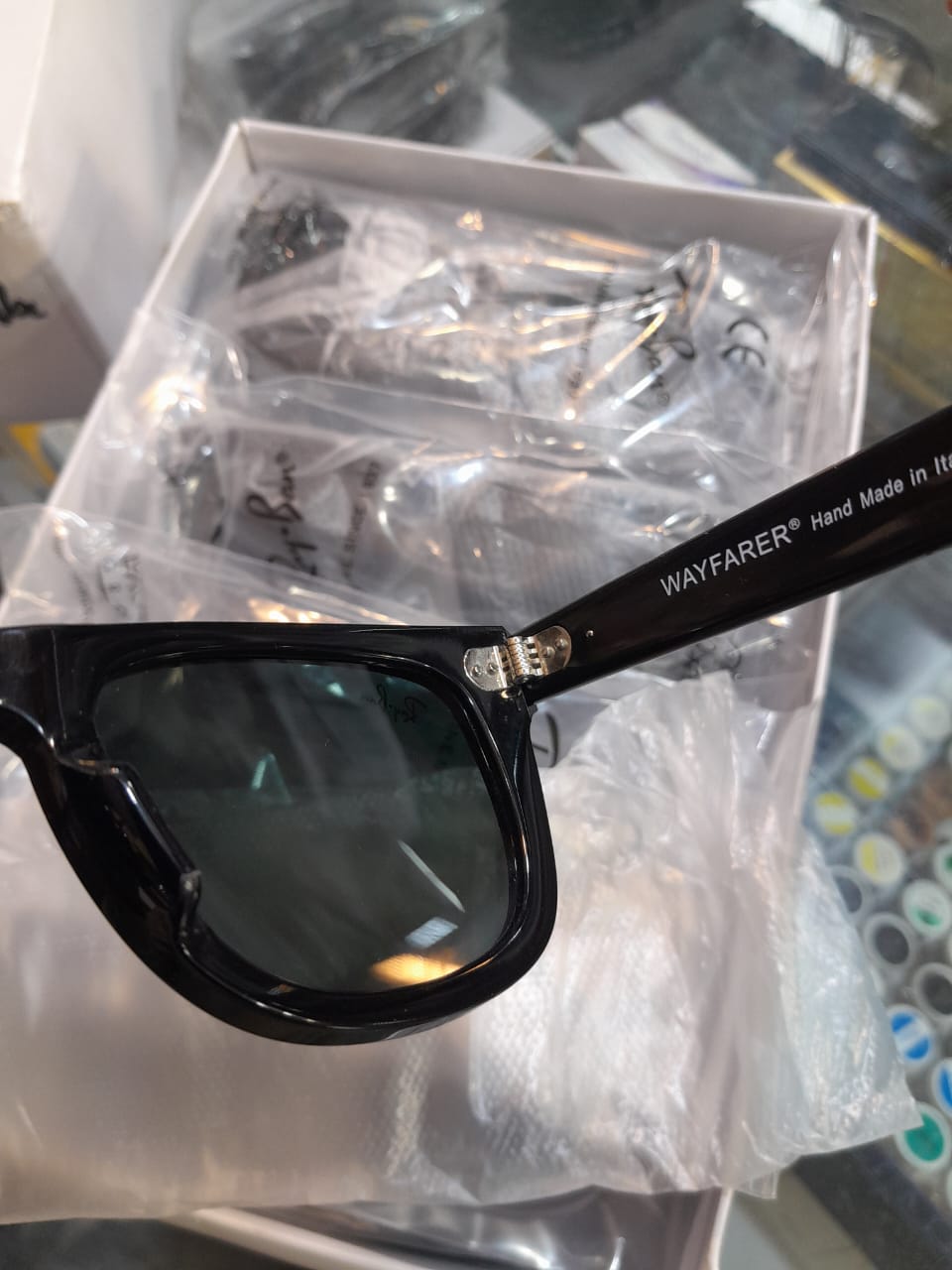 RAY BANE SUN GLASSES WAFFER