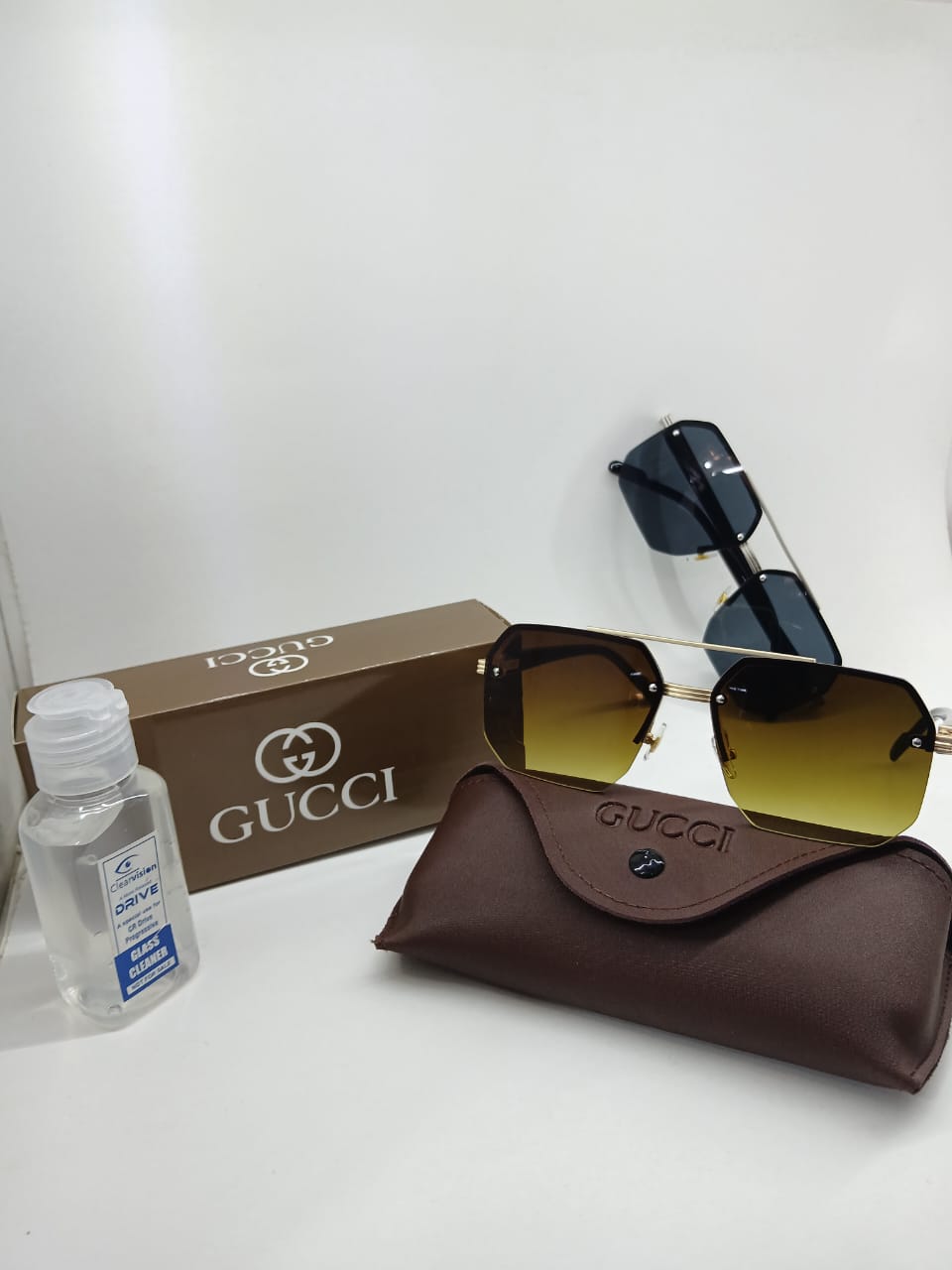 GUCCI SUN GLASSES