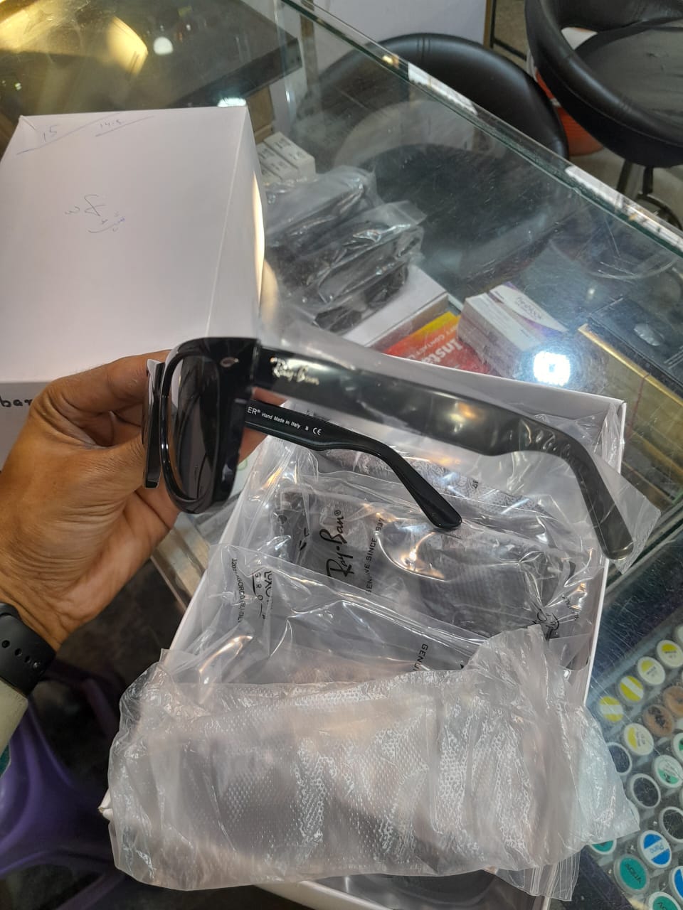 RAY BANE SUN GLASSES WAFFER