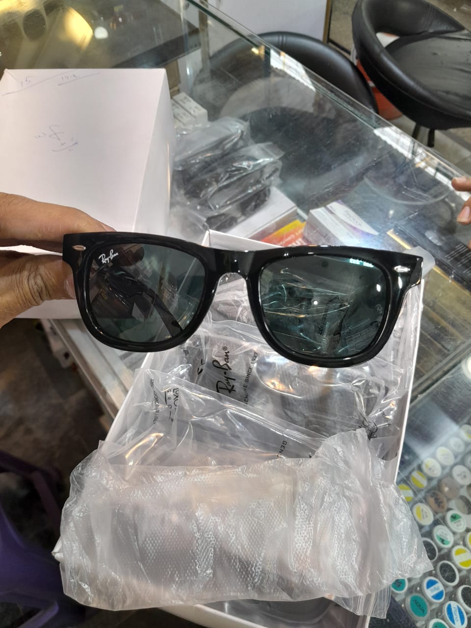RAY BANE SUN GLASSES WAFFER