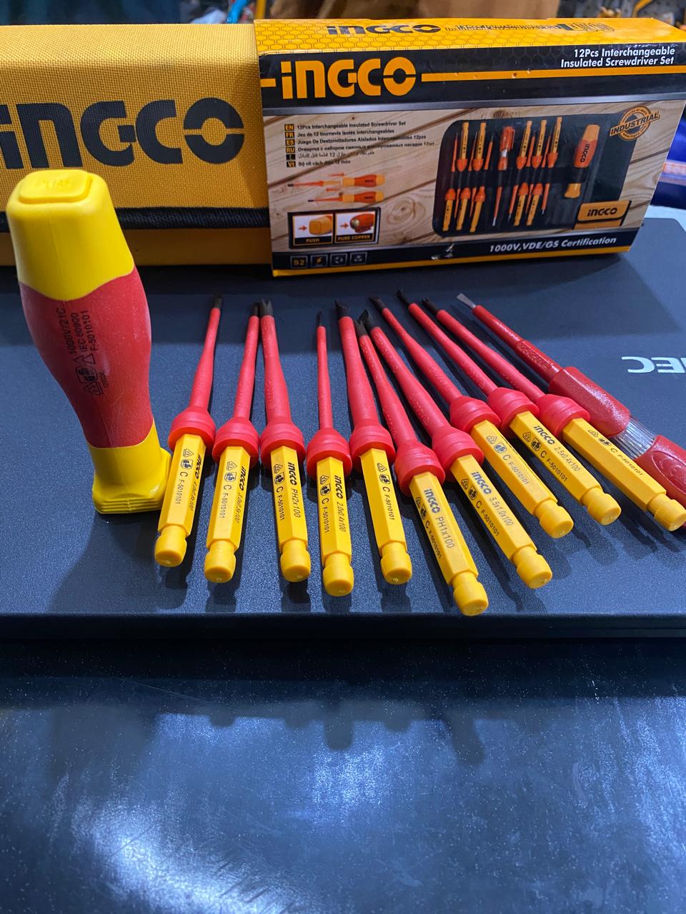 12pcs interchangeable insulated screwdriver set